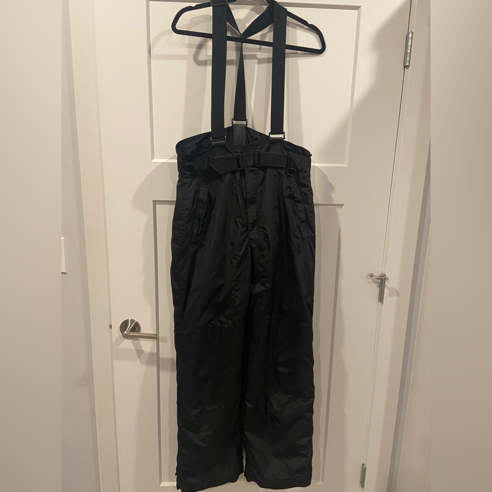 Ice Blue Winter Wear men's large black coveralls in excellent condition!